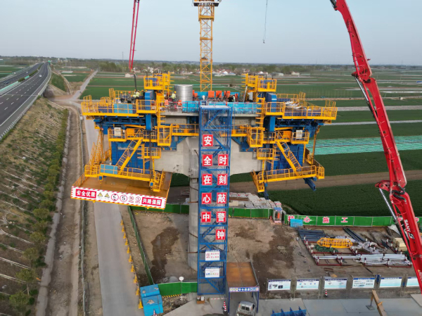 鳶都大地鏖戰(zhàn)酣：五新智能懸臂造橋機助力濰宿高鐵建設